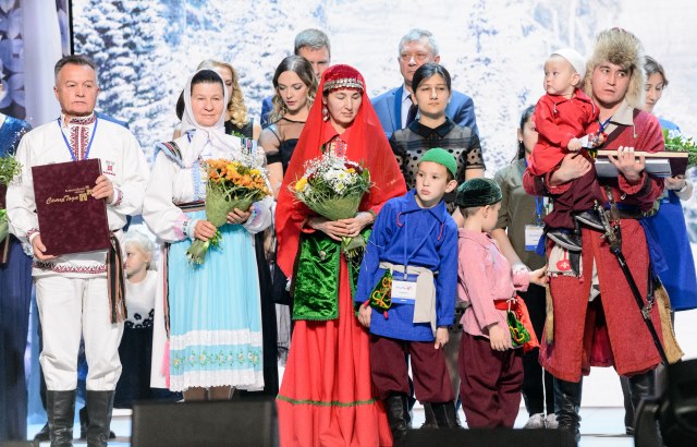 	Семьи-победители конкурса в номинации "Семья - хранитель традиций"