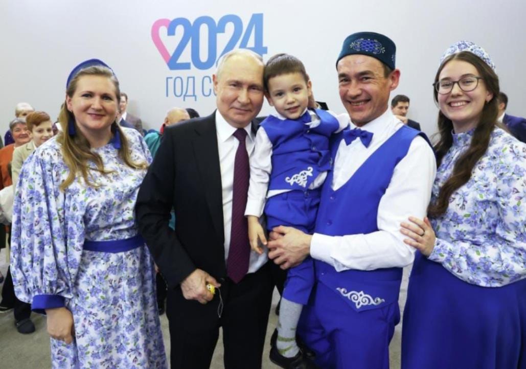 Семьи-победители Всероссийского конкурса «Семья года» встретились с Президентом Российской Федерации
