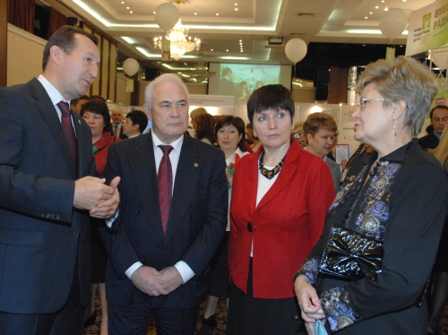 Проведение экскурсии по выставке для первого заместителя Премьер-министра Республики Татарстан Равиля Муратова