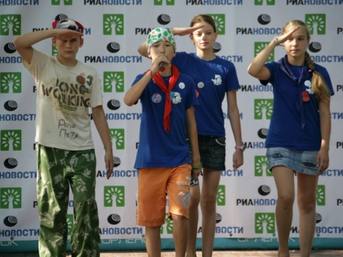 Дети помогают завоевать победу своему вожатому в конкурсе "Человек будущего"